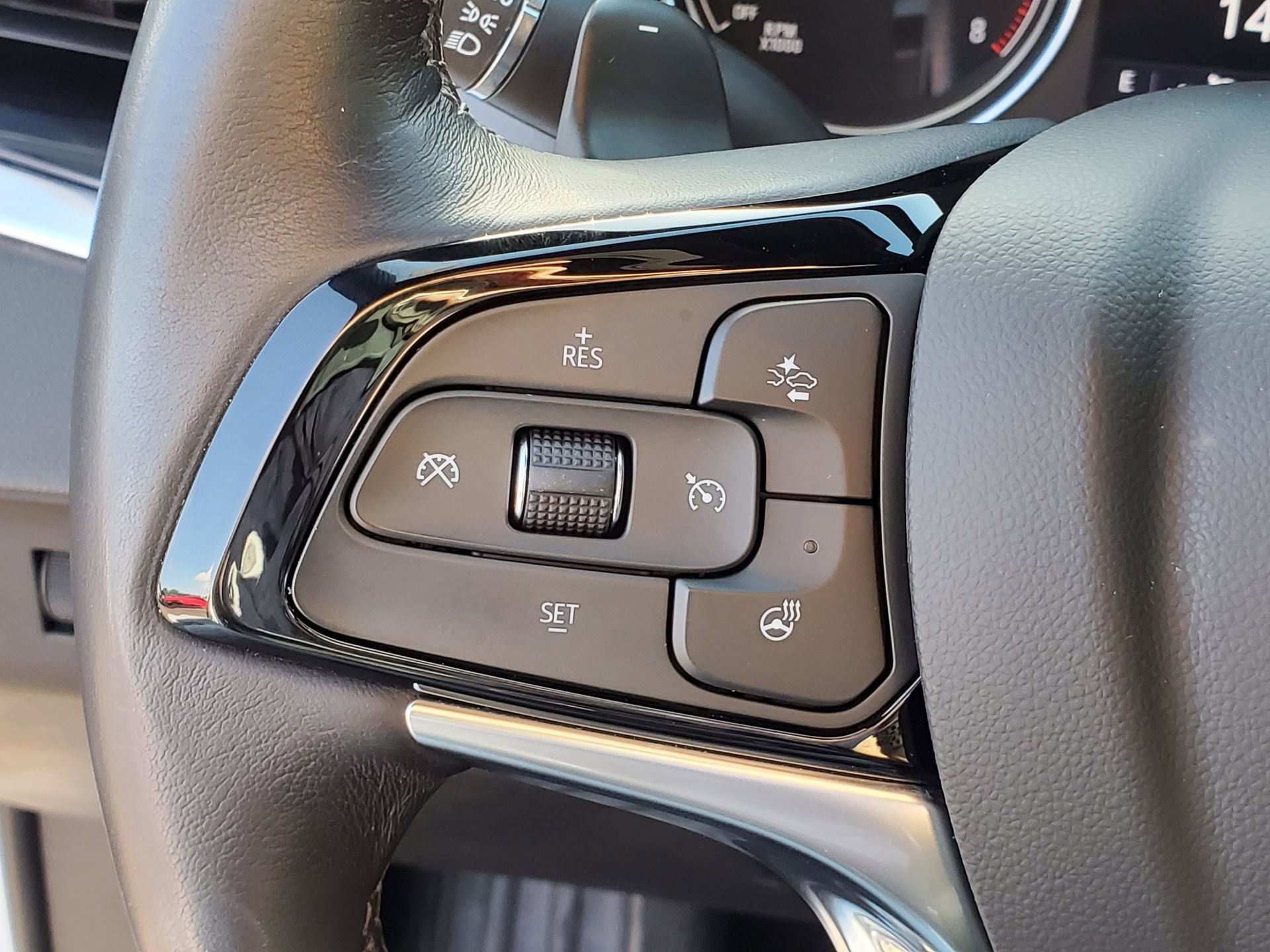 Used 2023 Buick Enclave Essence FWD image 22