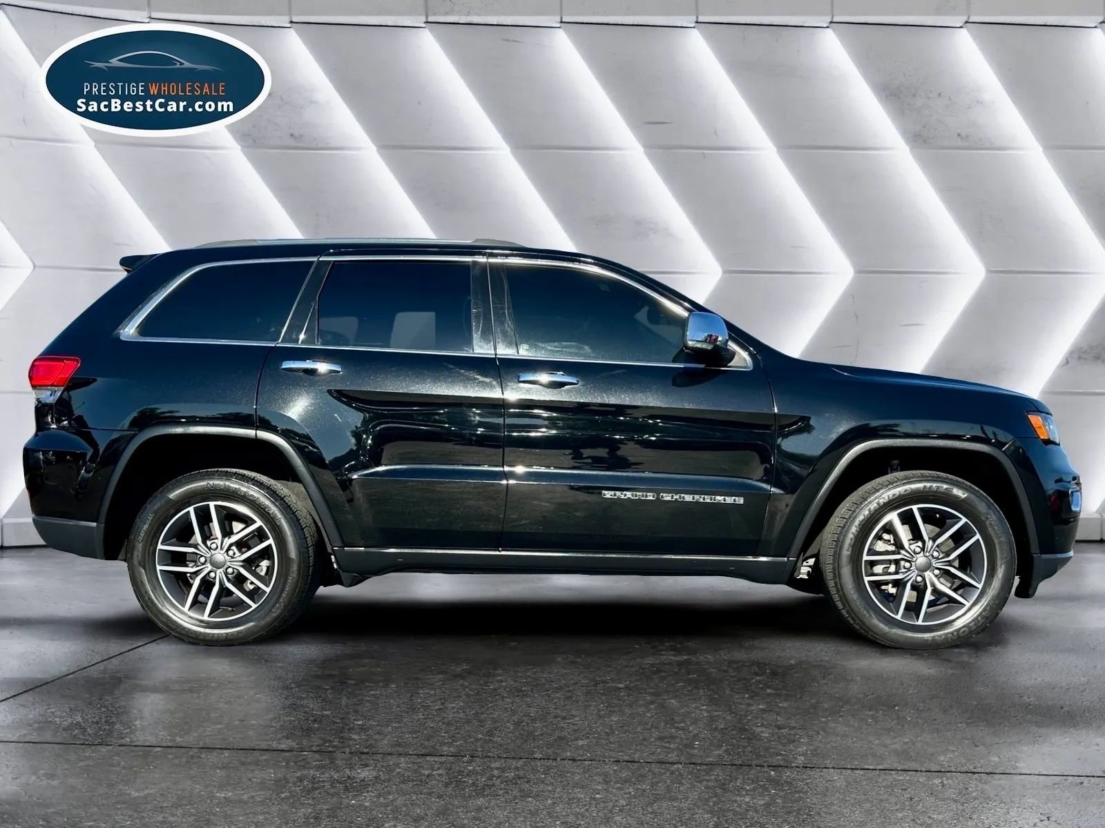 Used 2020 Jeep Grand Cherokee Limited w/ Luxury Group II image 4