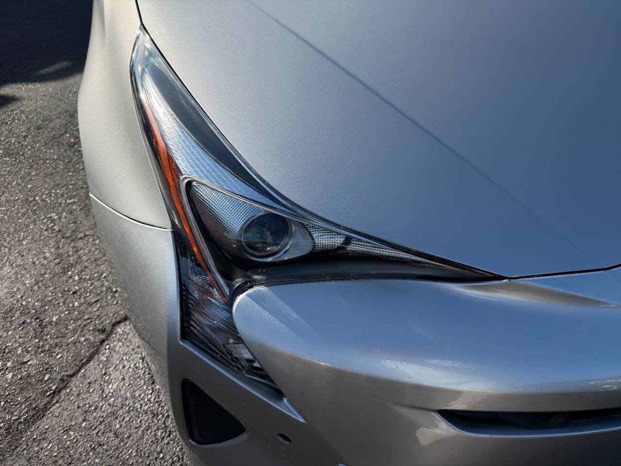 Used 2016 Toyota Prius Four w/ Advanced Technology Package FWD image 4