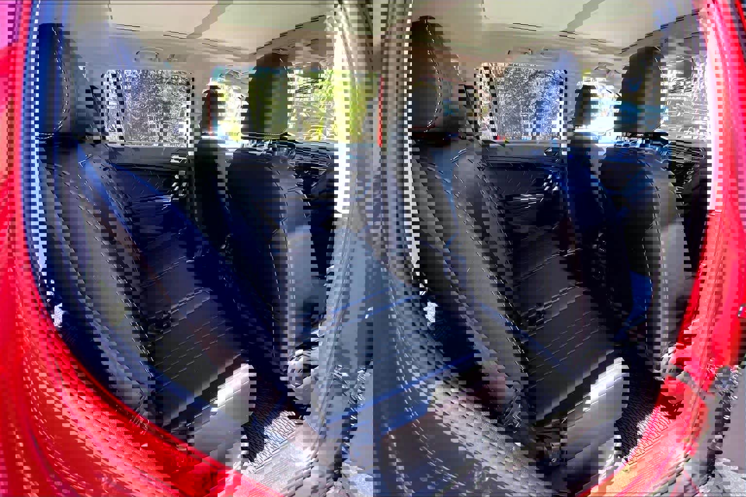 Used 2024 Volkswagen Tiguan SE w/ Panoramic Sunroof Package AWD/4WD image 19