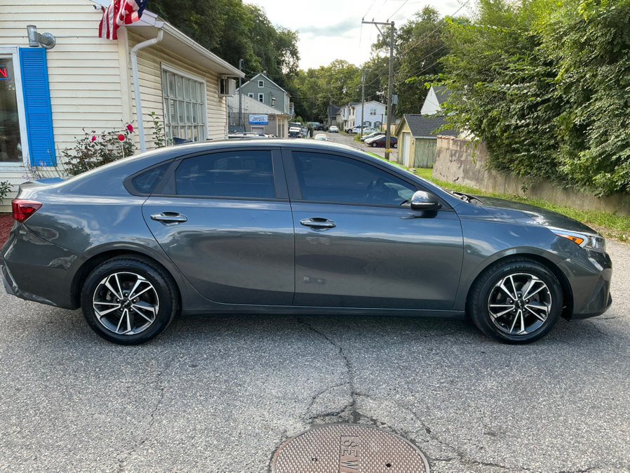 Used 2023 Kia Forte LXS w/ LXS Technology Package FWD image 7
