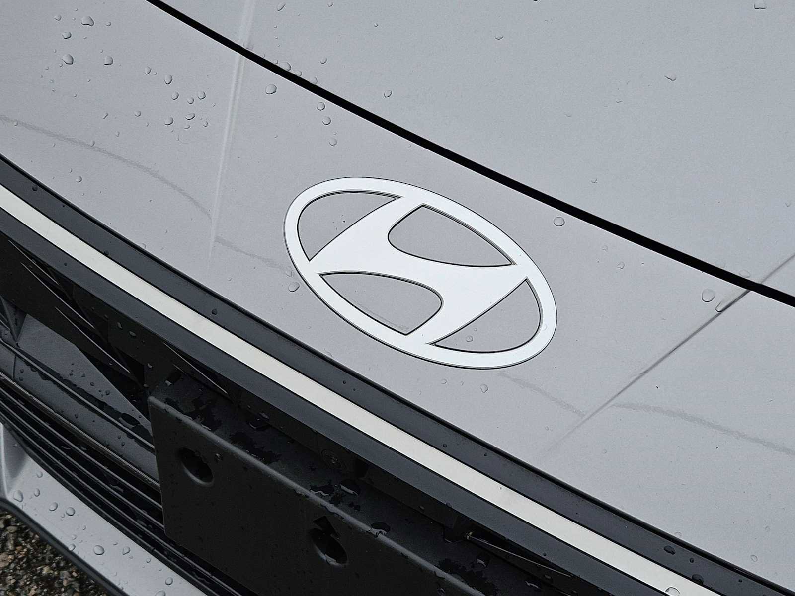 Used 2024 Hyundai Elantra Limited FWD image 12