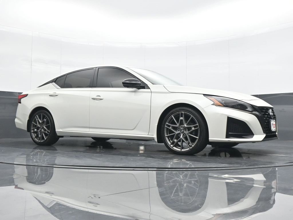 Used 2023 Nissan Altima 2.0 SR image 23