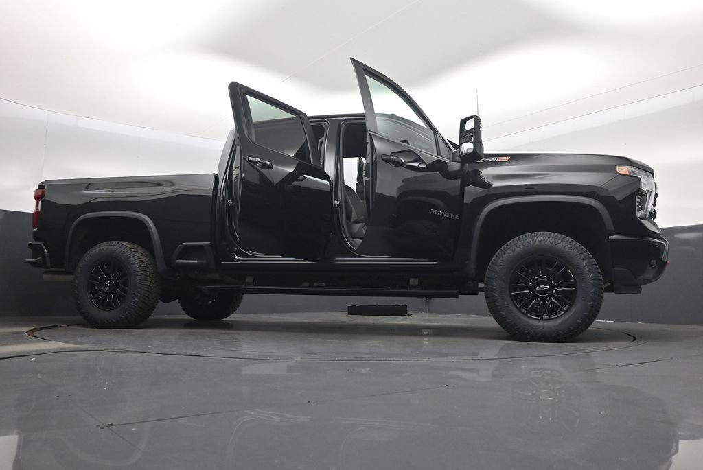 Used 2024 Chevrolet Silverado 2500 ZR2 w/ Technology Package image 7