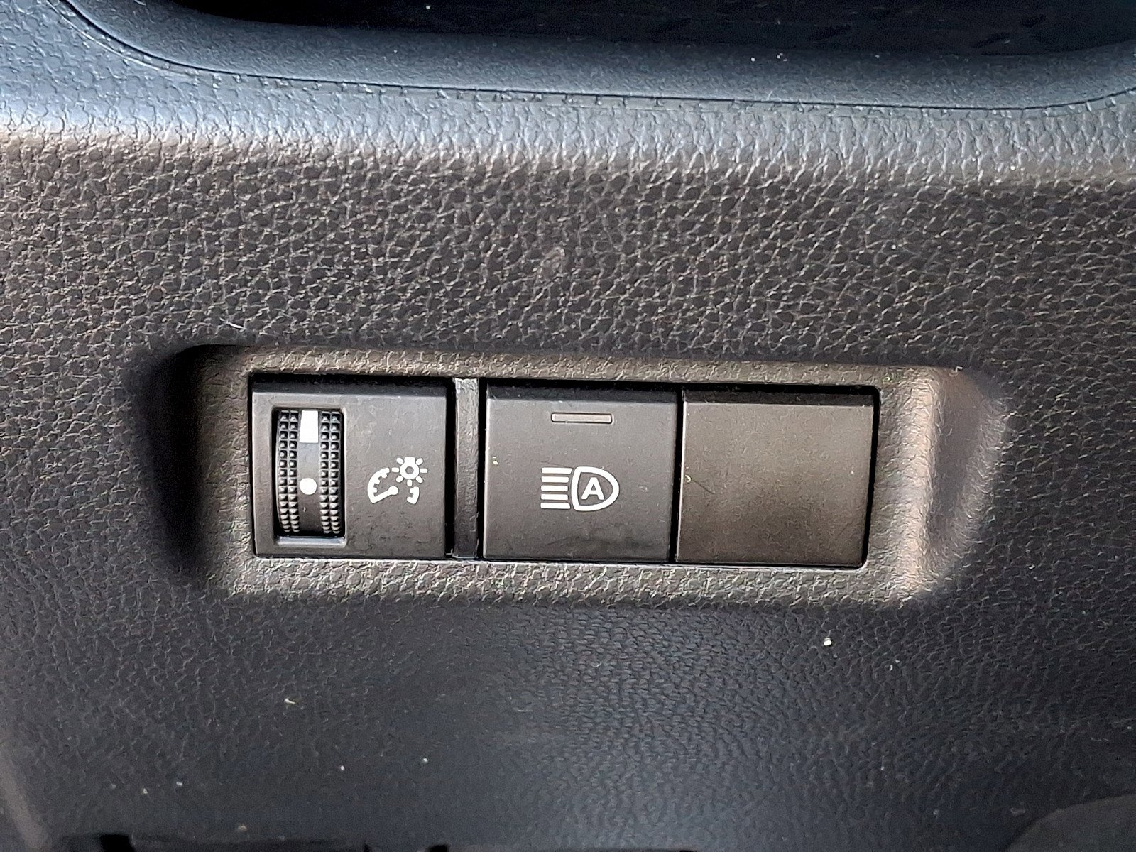 Used 2025 Toyota RAV4 LE AWD/4WD image 25