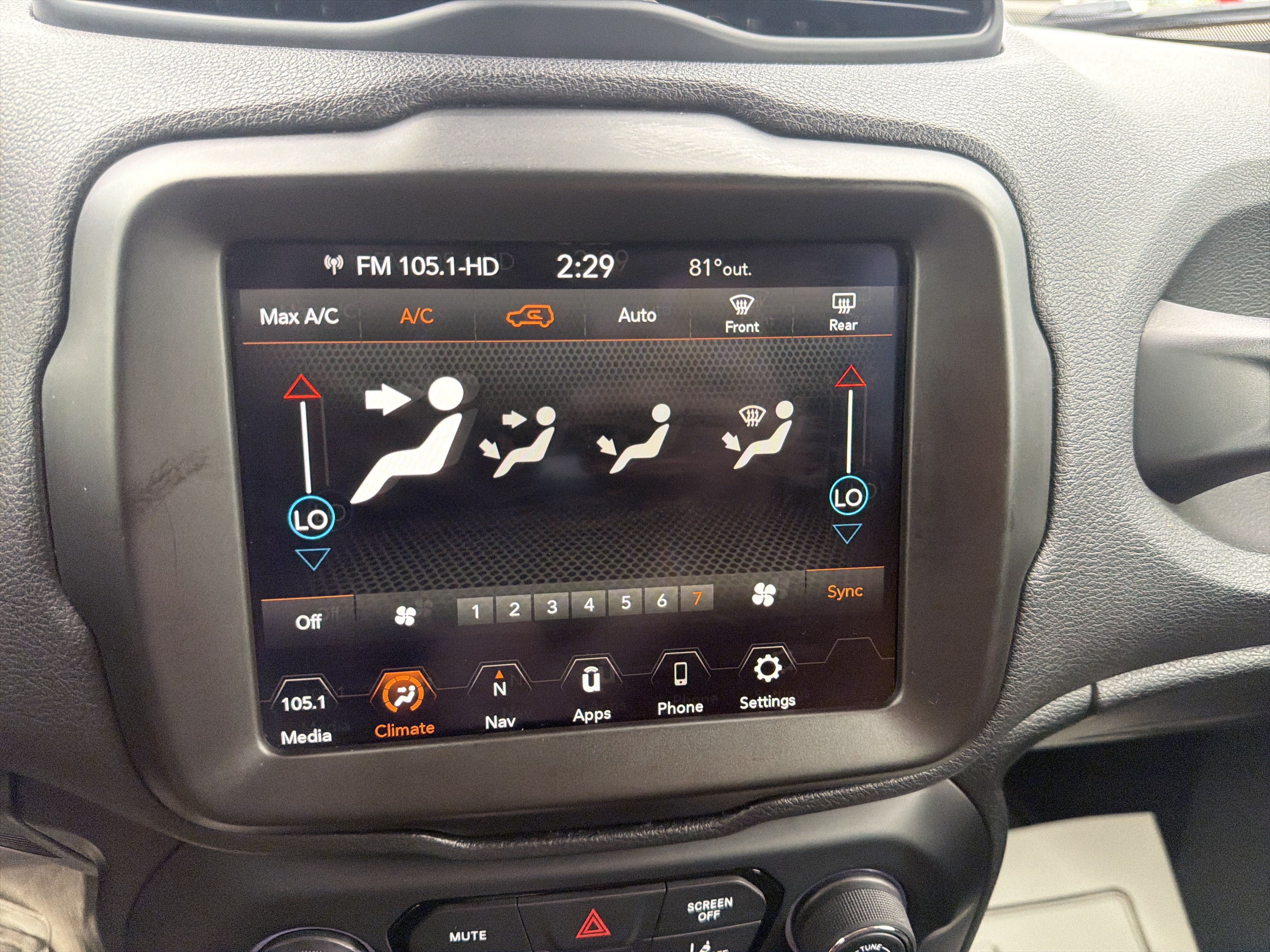 Used 2023 Jeep Renegade Latitude AWD/4WD image 25