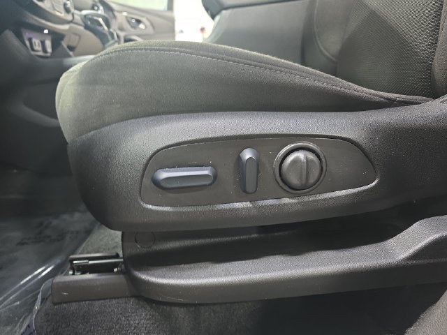 Used 2023 Chevrolet Traverse LT w/ Rear Camera Mirror Package AWD/4WD image 31