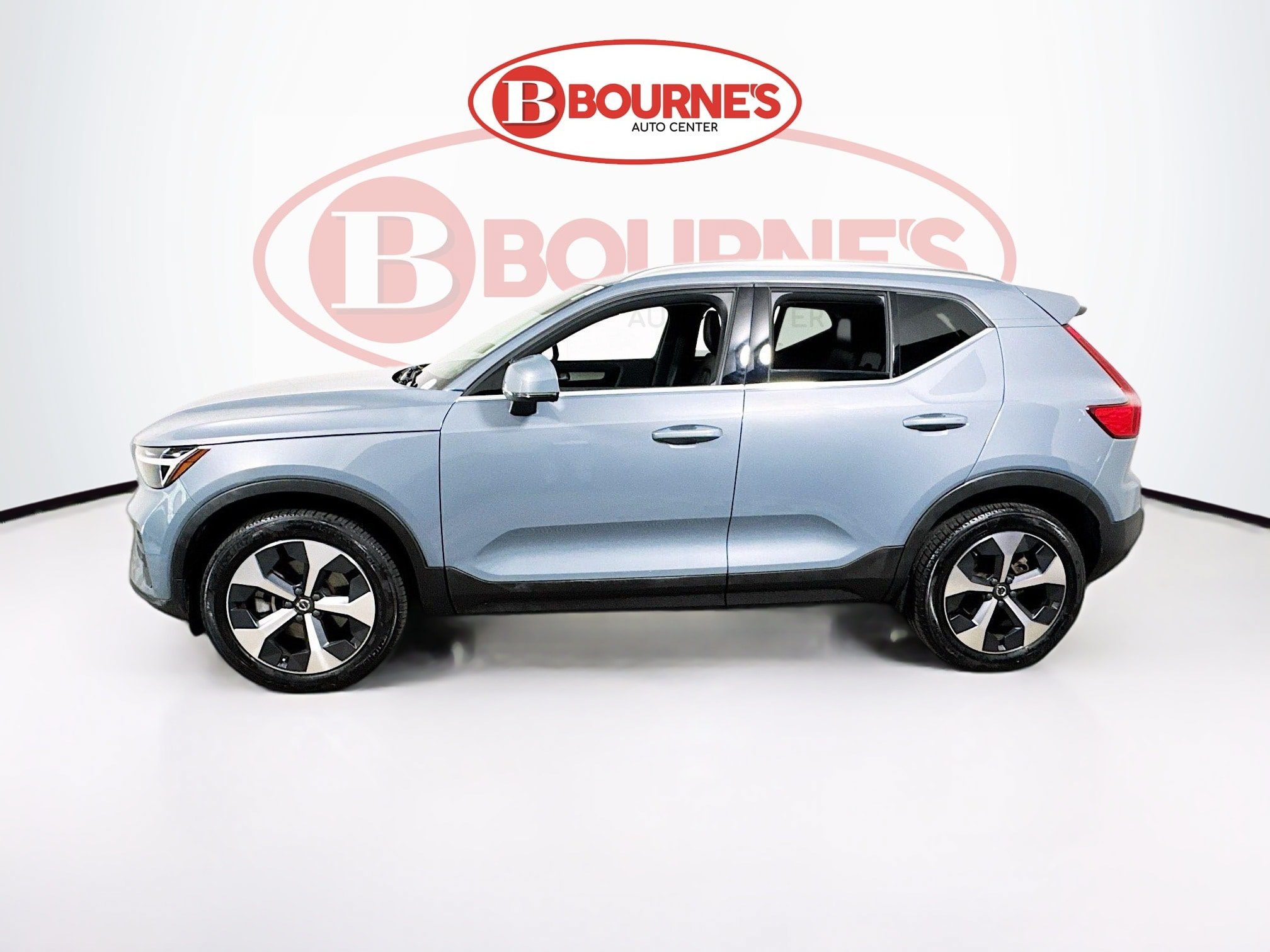 Used 2023 Volvo XC40 B5 Plus w/ Protection Package Premier AWD/4WD image 8