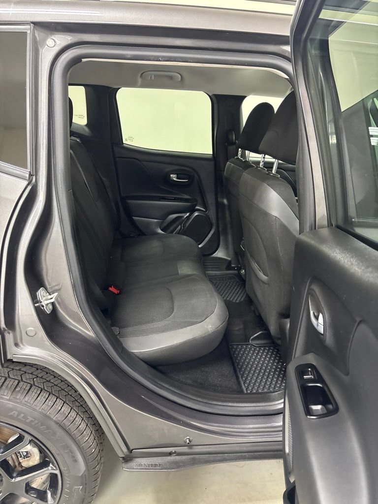 Used 2020 Jeep Renegade Altitude FWD image 27