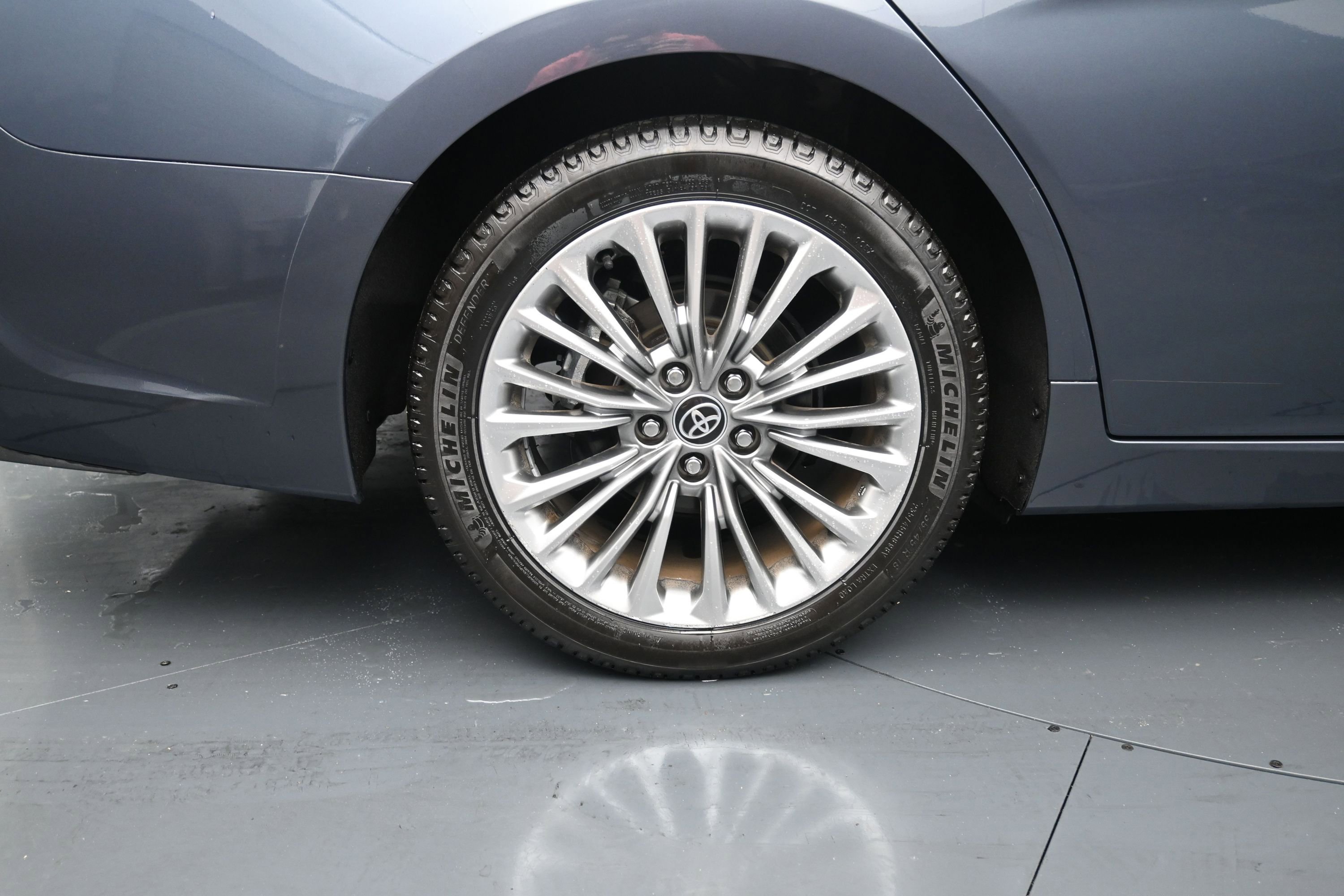 Used 2022 Toyota Avalon Limited w/ Advanced Safety Package FWD image 9