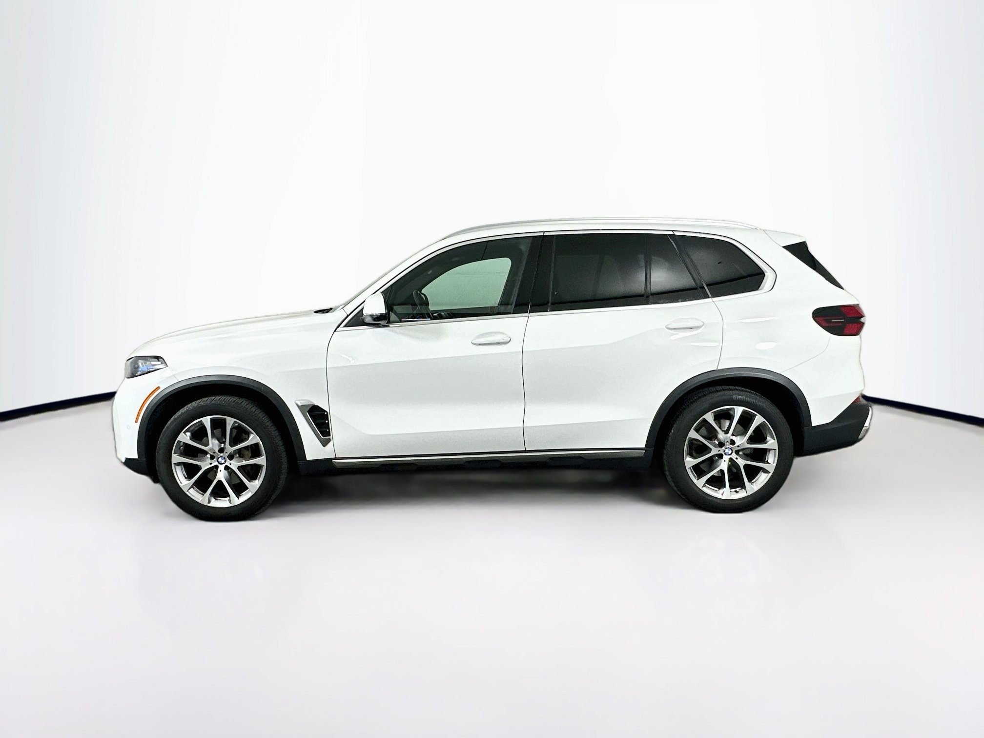 Used 2025 BMW X5 sDrive40i w/ Parking Assistance Package RWD image 4
