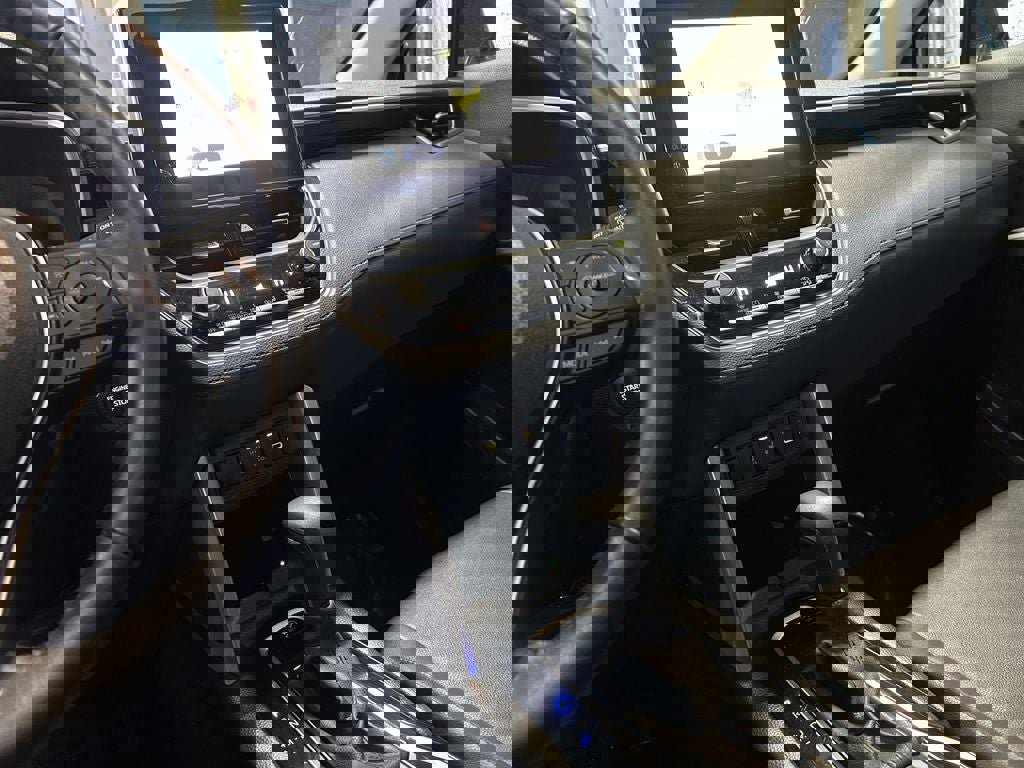 Used 2024 Toyota Corolla Cross XLE w/ Convenience Package image 20