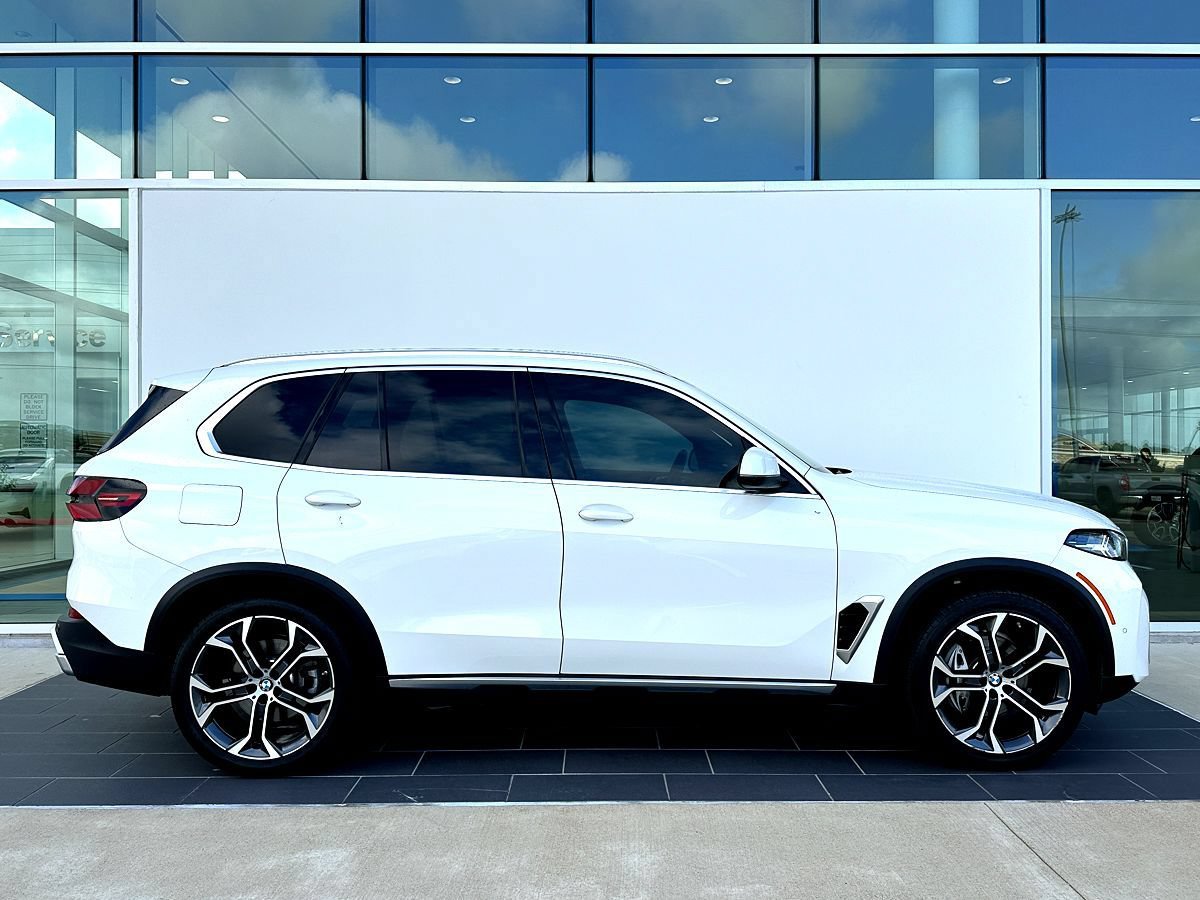 Certified 2024 BMW X5 sDrive40i w/ Parking Assistance Package RWD image 3