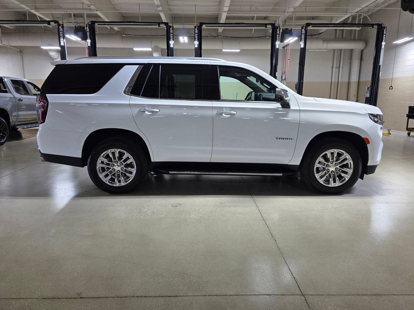 Used 2023 Chevrolet Tahoe Premier AWD/4WD image 8