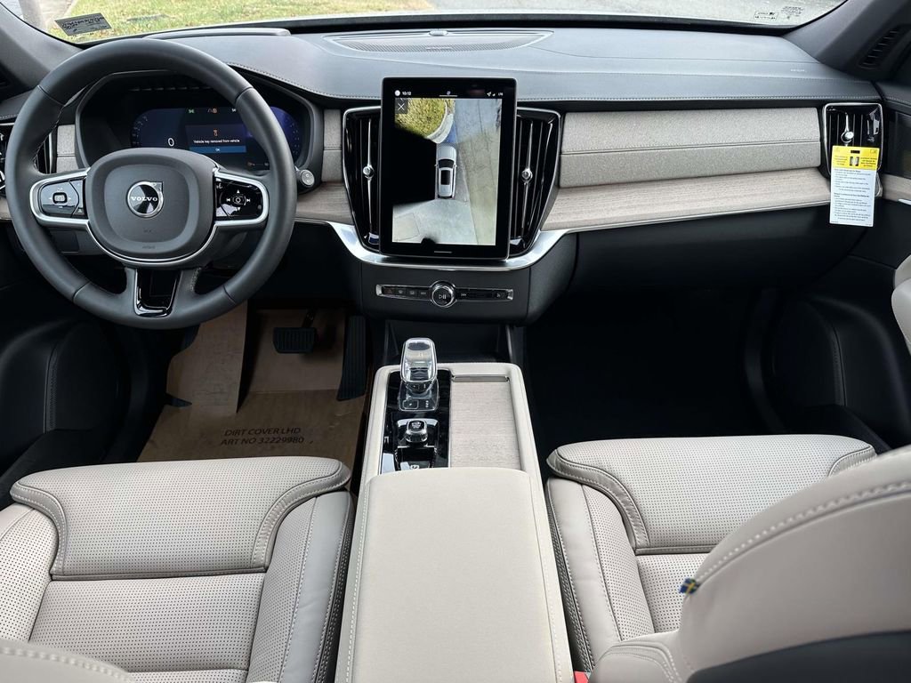 New 2026 Volvo XC90 B6 Ultra w/ Protection Package image 2