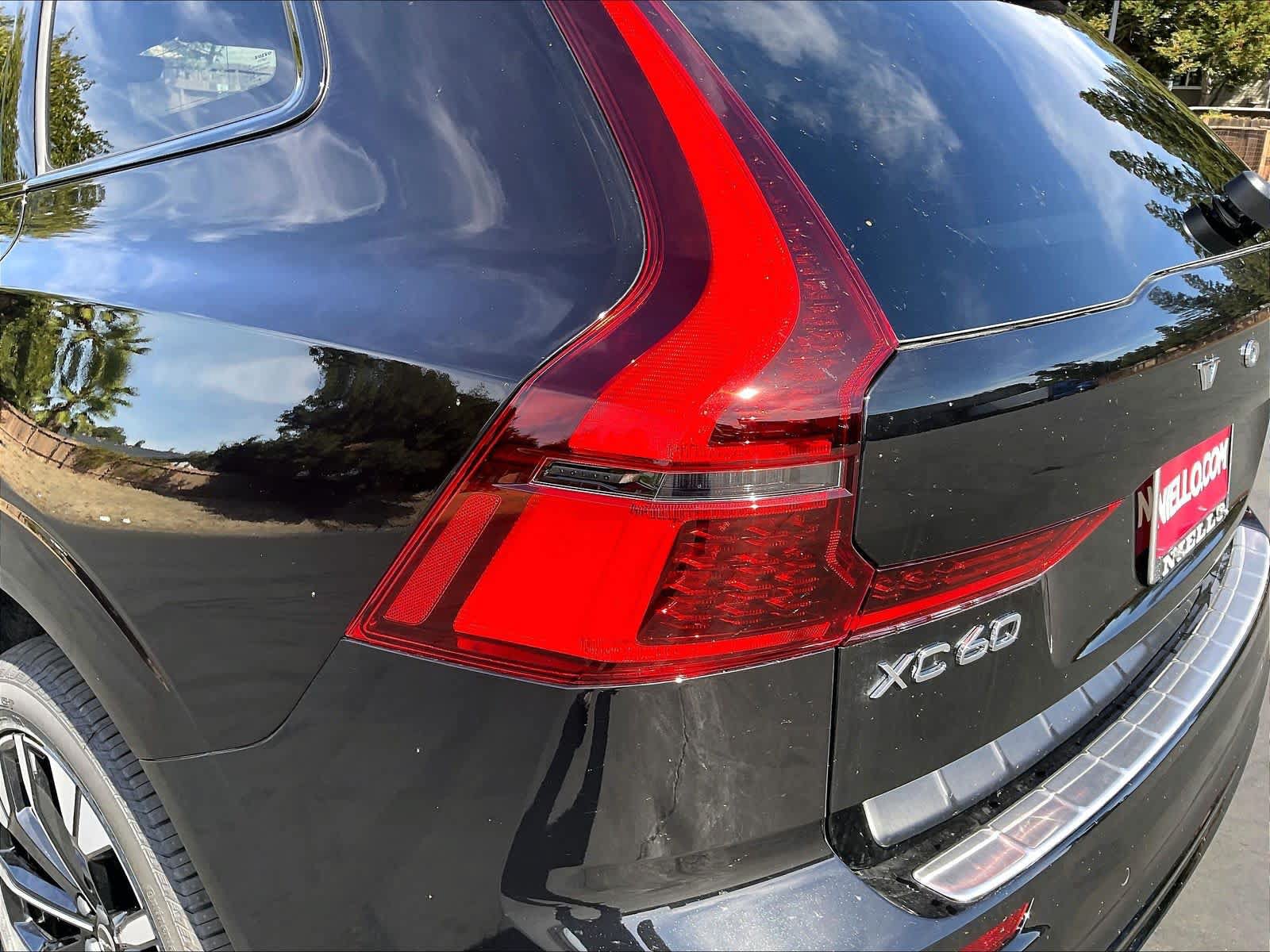 New 2027 Volvo XC60 T8 Plus AWD/4WD image 25