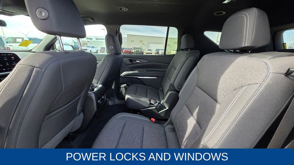Used 2025 Chevrolet Traverse LT image 14