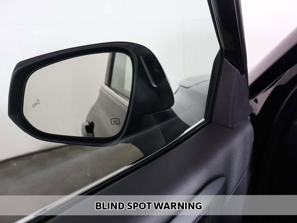 Used 2024 Toyota Highlander LE image 4