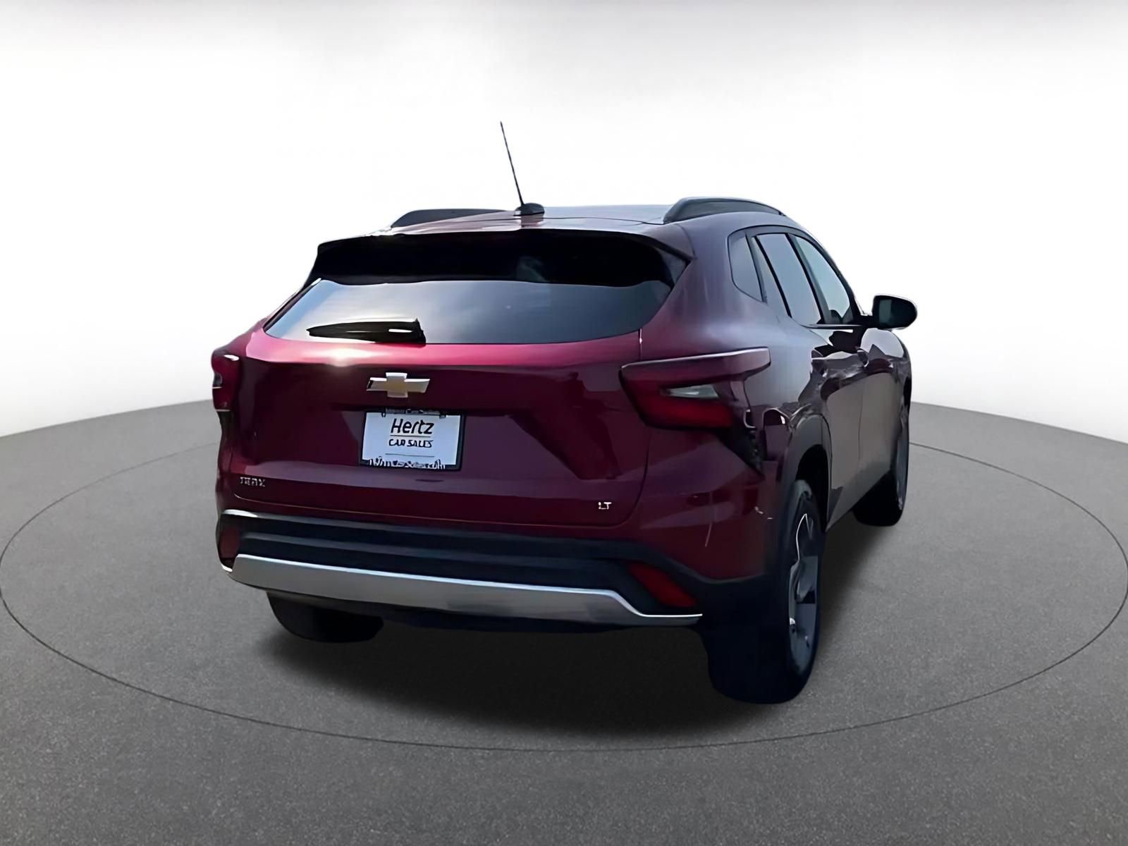 Used 2025 Chevrolet Trax LT FWD image 12