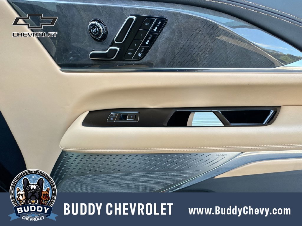Used 2025 Cadillac Escalade IQ Luxury 2 AWD/4WD image 32