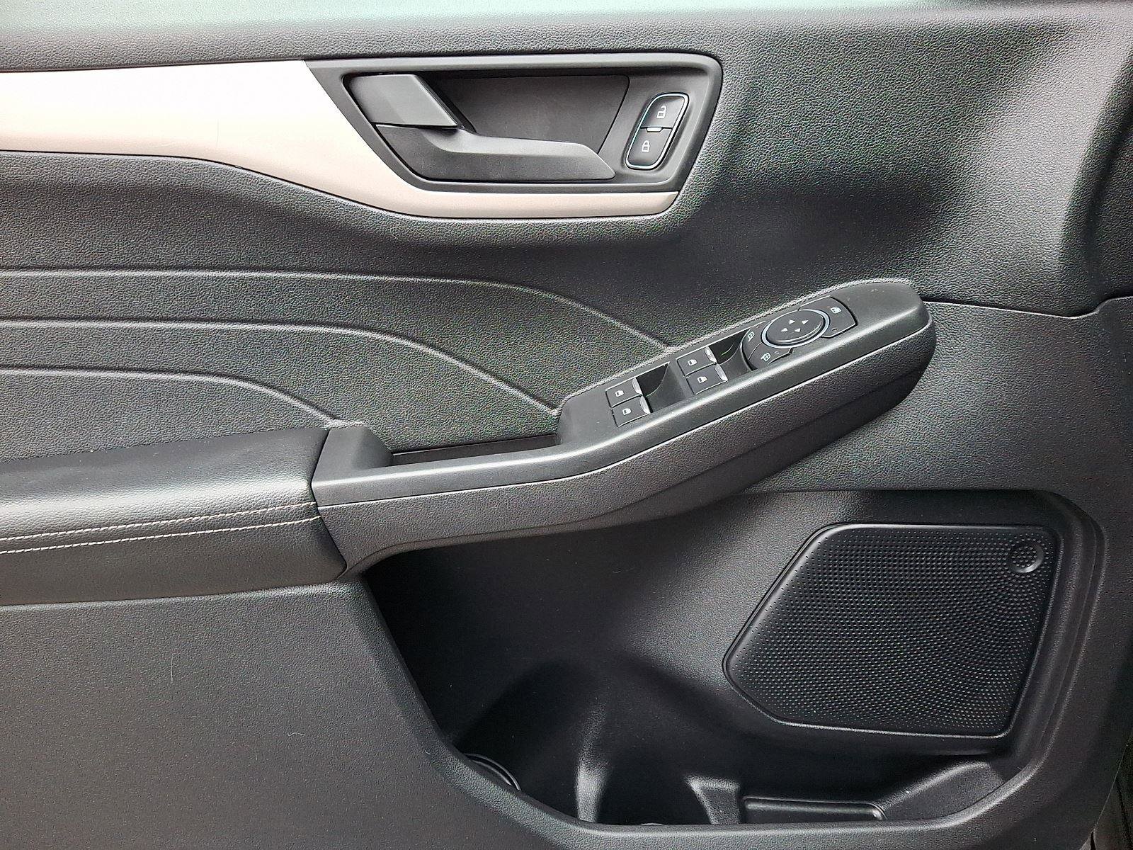 Used 2022 Ford Escape SE image 12