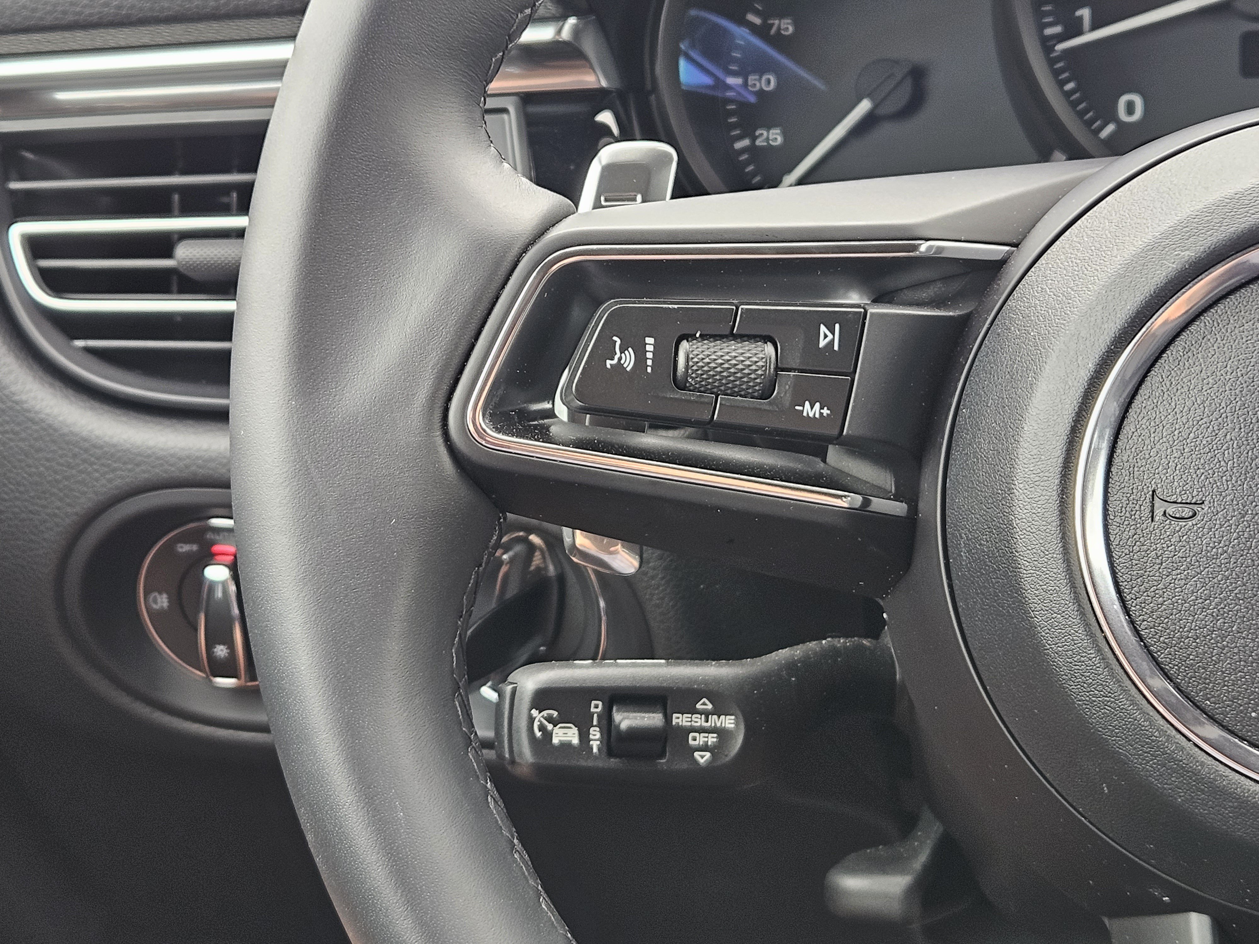 Certified 2026 Porsche Macan AWD/4WD image 26