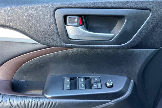Used 2015 Toyota Highlander XLE FWD image 10