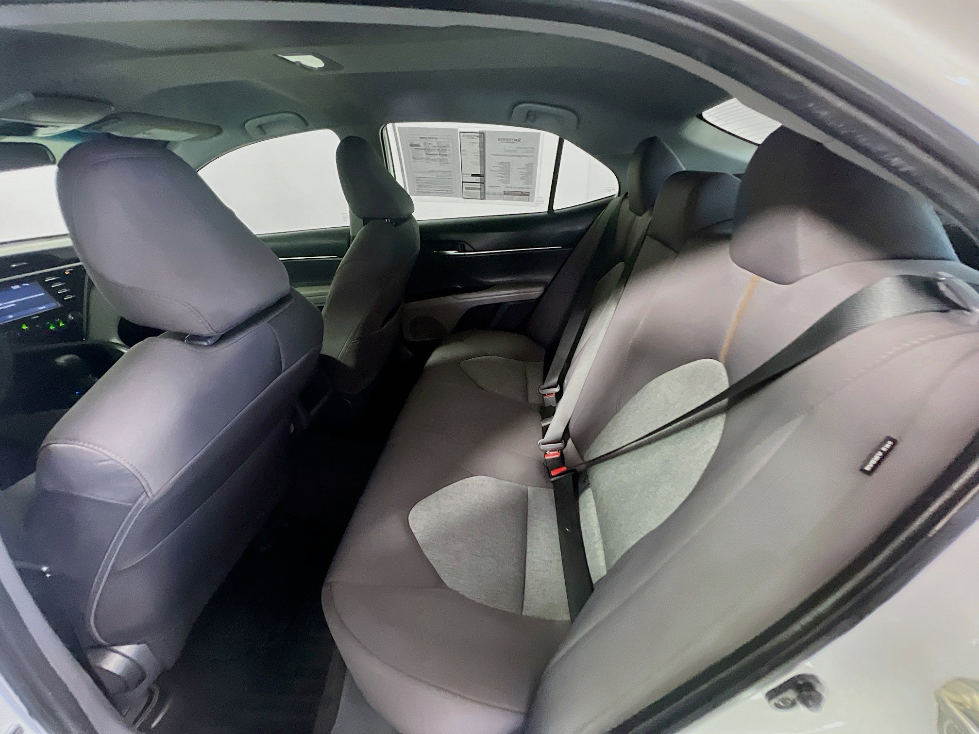 Used 2020 Toyota Camry L image 28