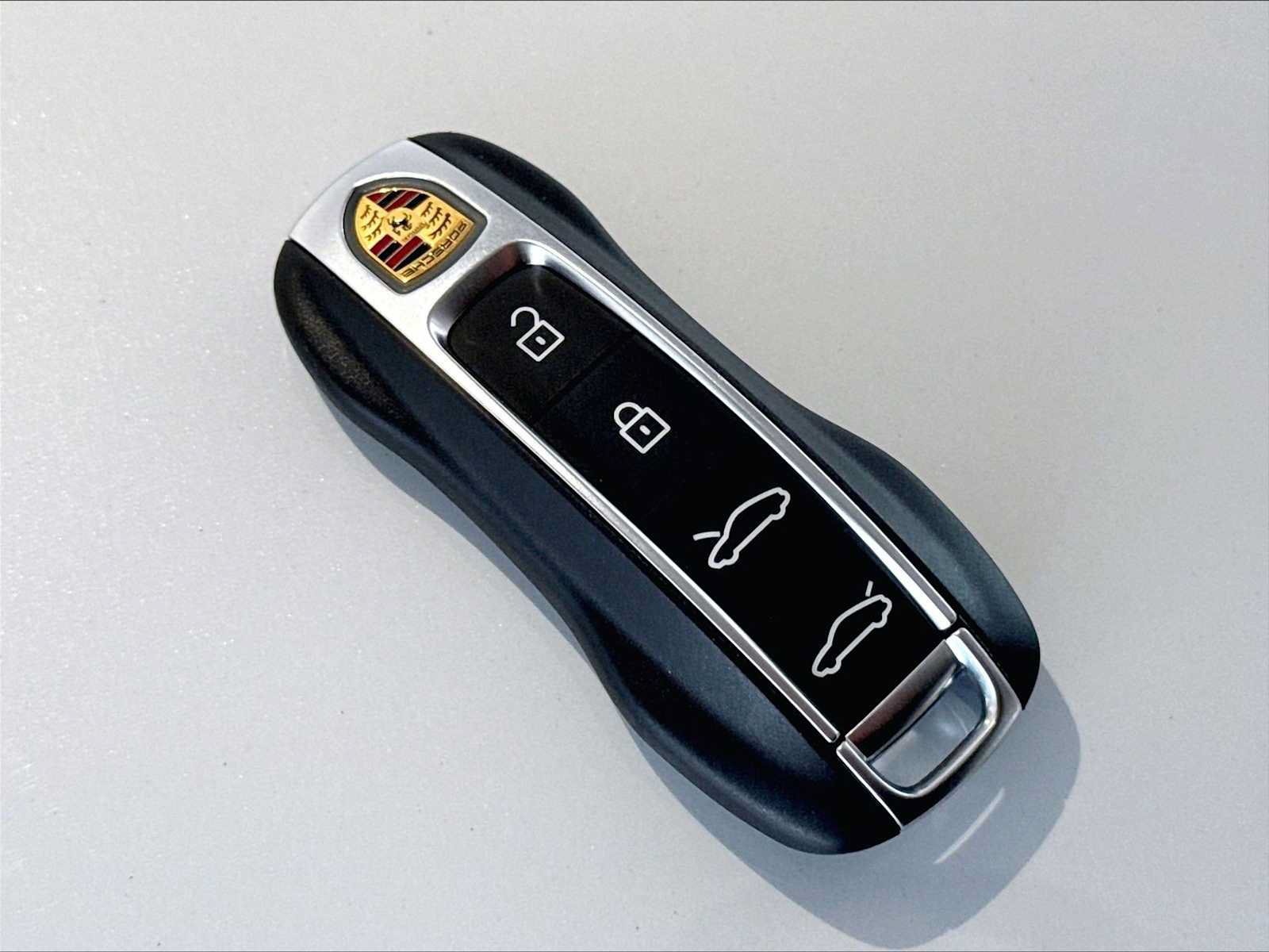 Used 2023 Porsche Taycan 4S AWD/4WD image 36