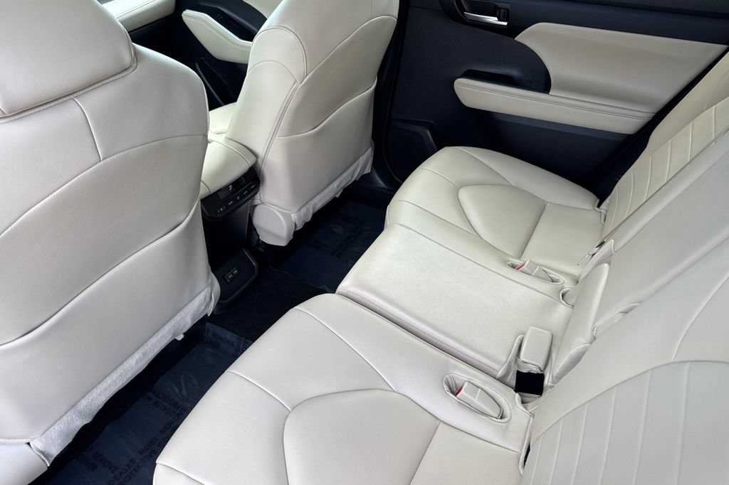 Certified 2025 Toyota Highlander XLE AWD/4WD image 11
