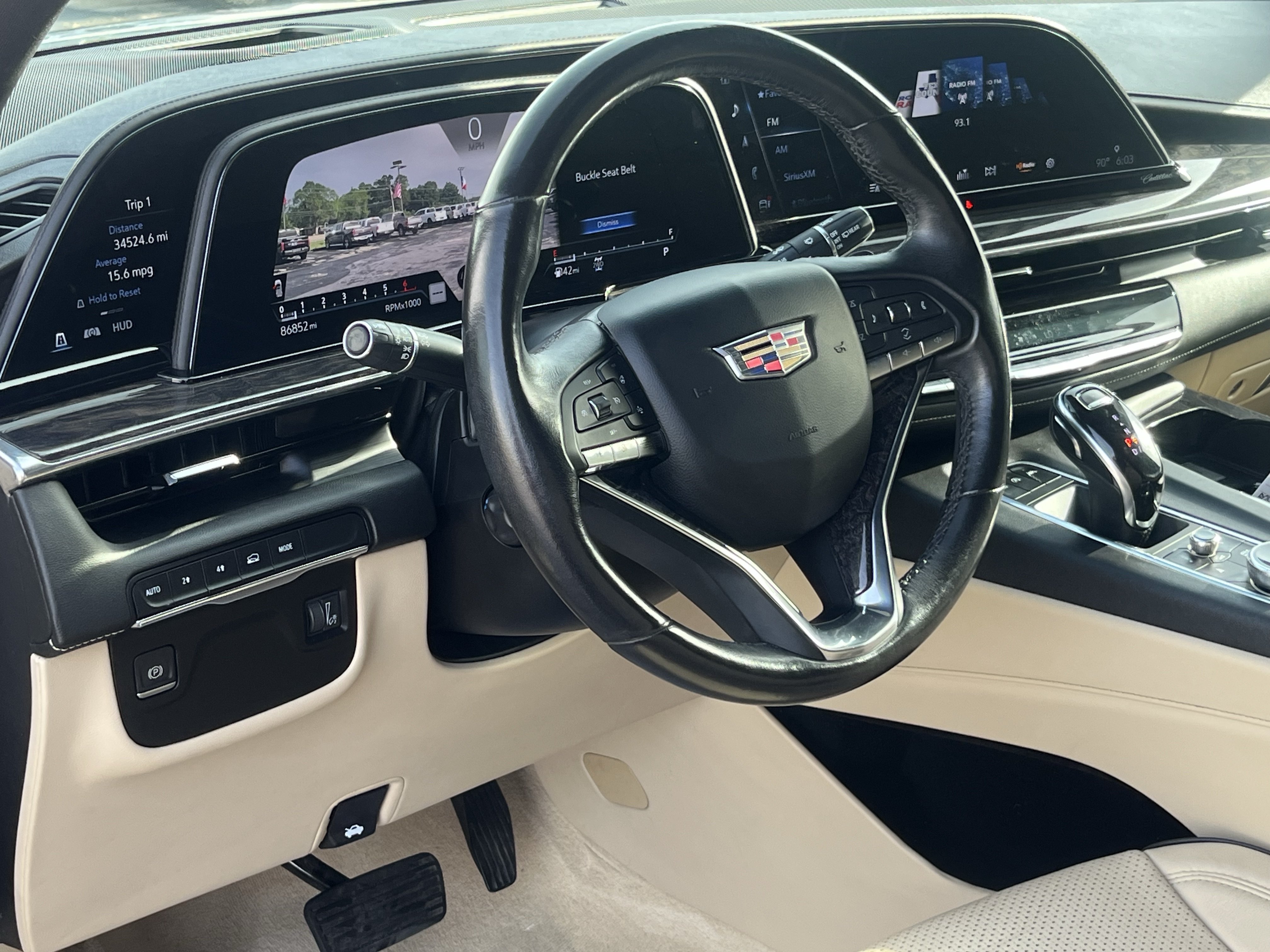 Used 2021 Cadillac Escalade Premium Luxury AWD/4WD image 16
