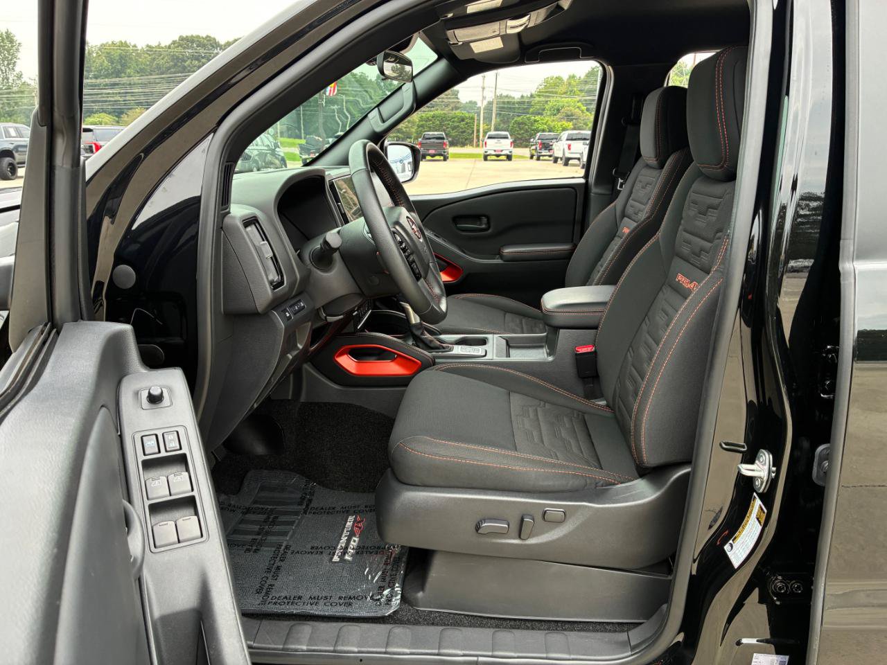 Used 2026 Nissan Frontier PRO-4X AWD/4WD image 11