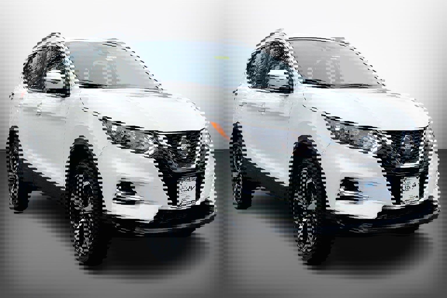 Used 2022 Nissan Rogue Sport SL image 3