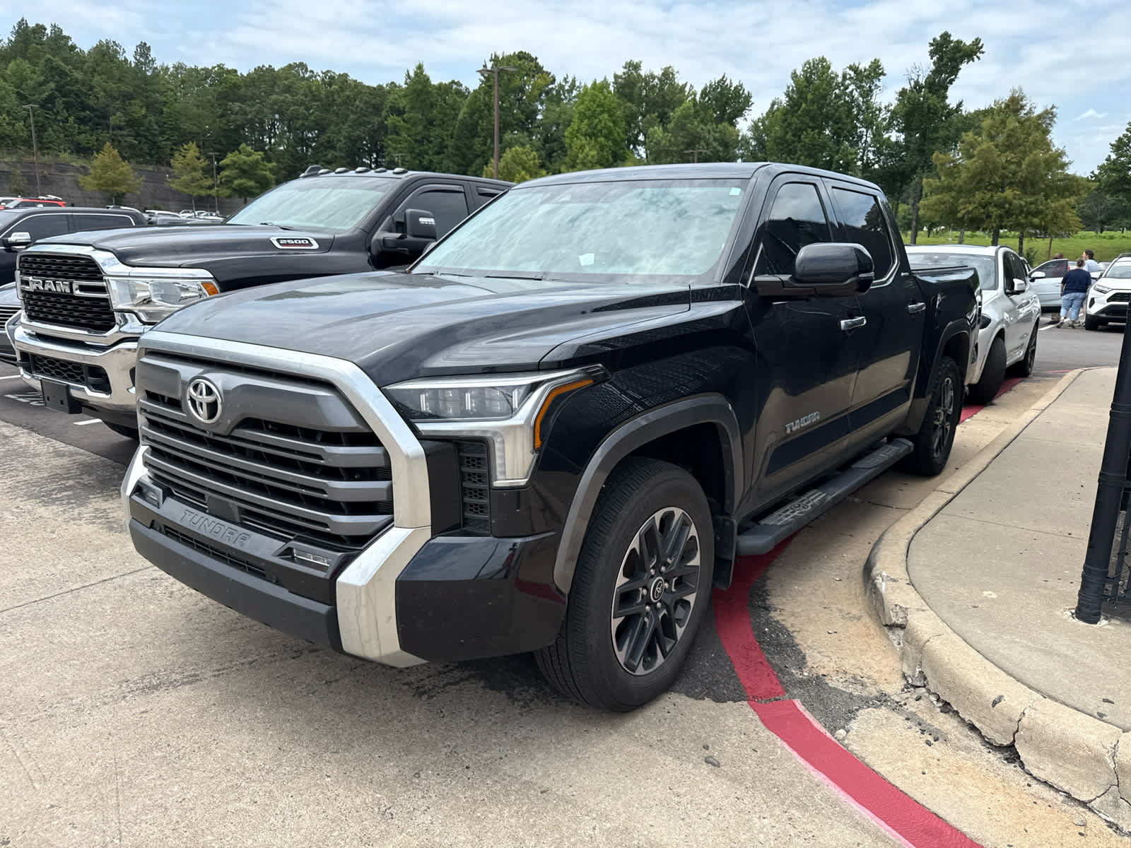 Used 2024 Toyota Tundra Limited AWD/4WD image 8