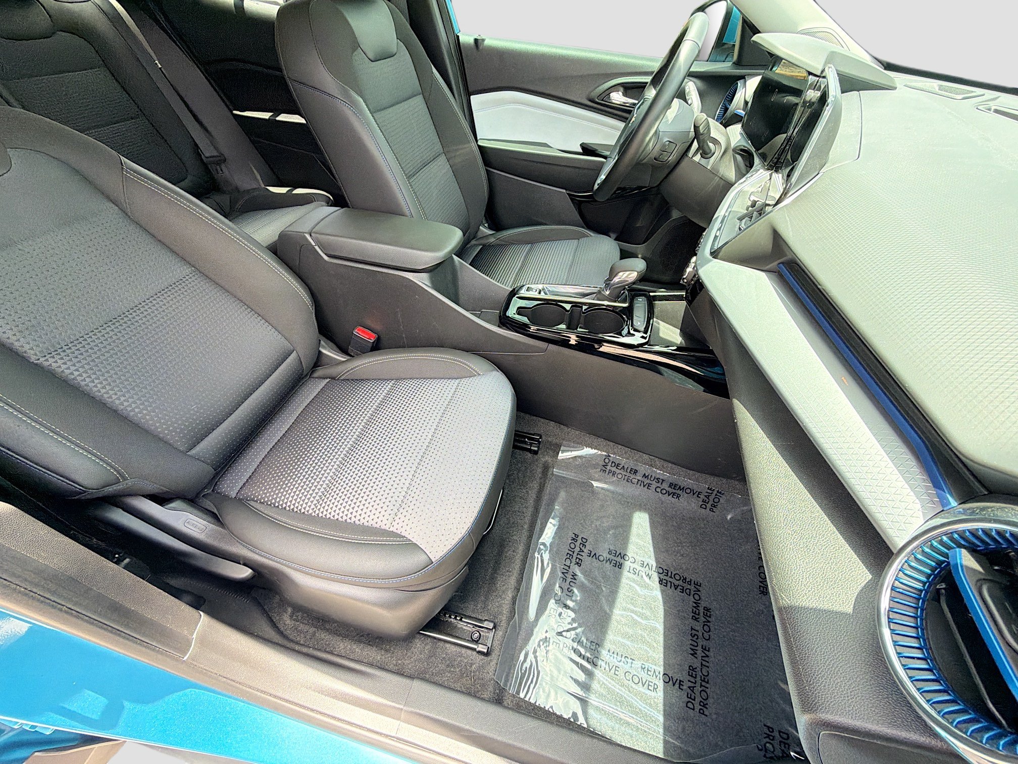 Used 2025 Chevrolet Trax LT w/ LT Convenience Package FWD image 14