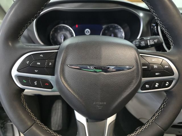 Used 2024 Chrysler Pacifica Touring-L image 27