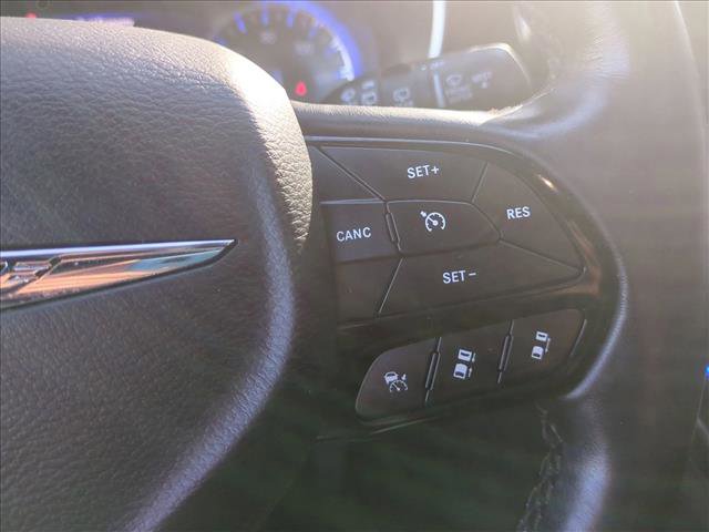 Used 2020 Chrysler Pacifica Touring-L image 30