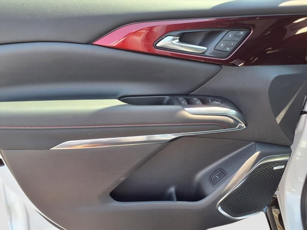 Used 2024 Chevrolet Traverse RS image 21