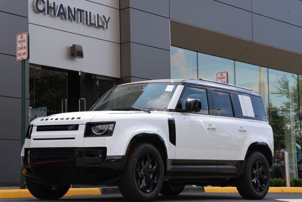 New 2026 Land Rover Defender 110 X-Dynamic SE AWD/4WD image 1