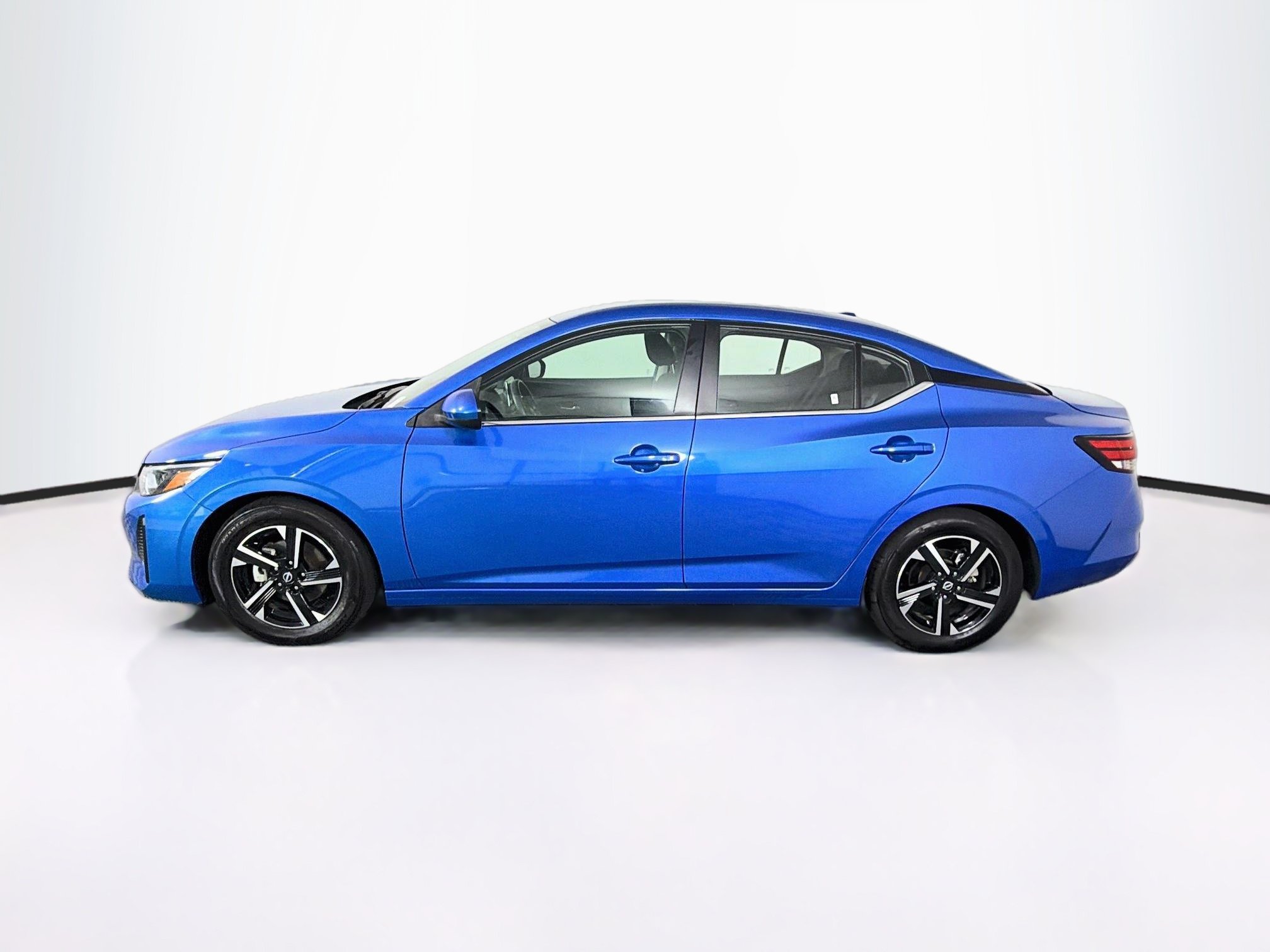 Used 2025 Nissan Sentra SV FWD image 4