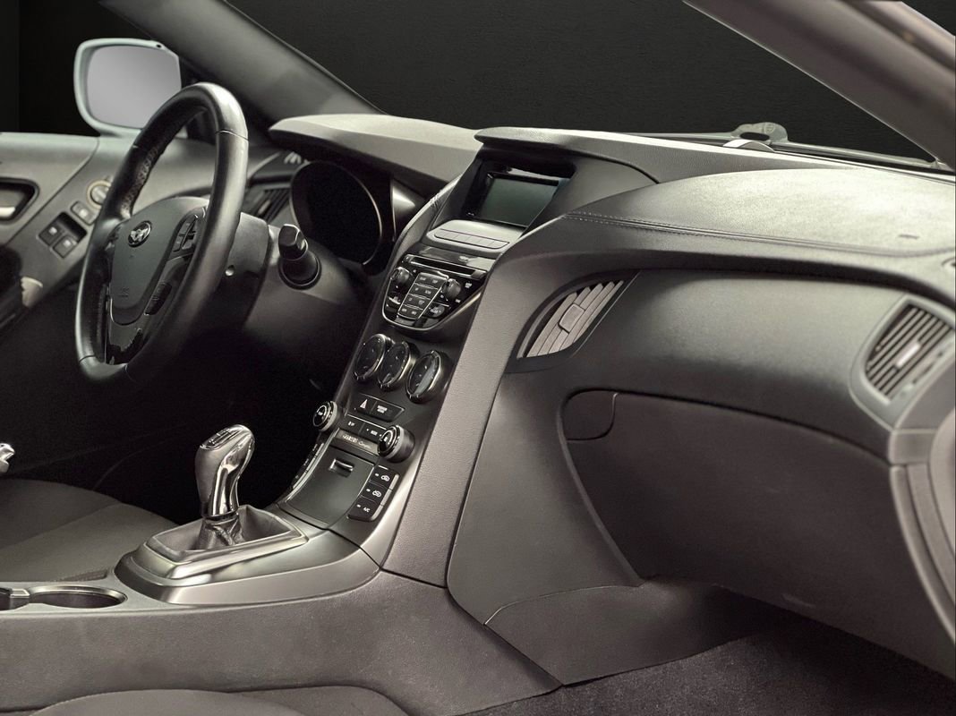 Used 2015 Hyundai Genesis 3.8 image 16