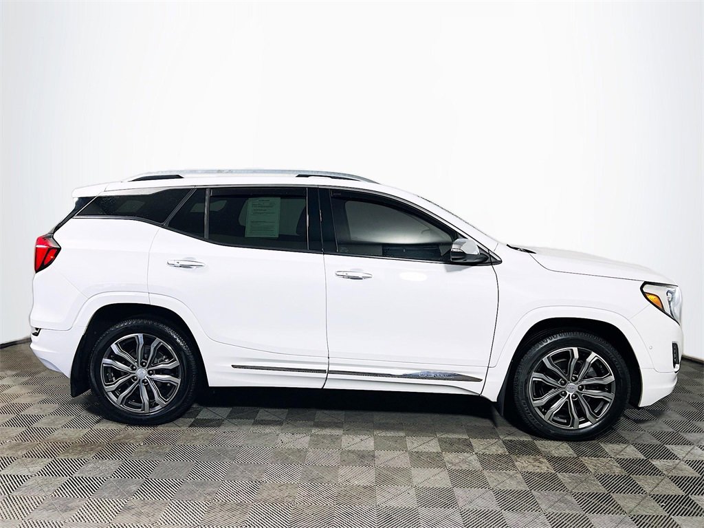 Used 2020 GMC Terrain Denali w/ Denali Premium Package image 9