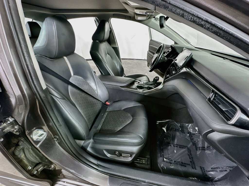 Used 2022 Toyota Camry XSE FWD image 14