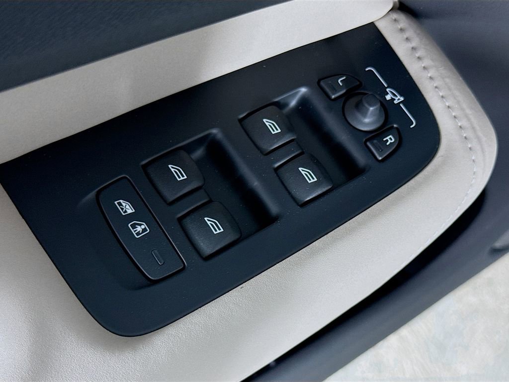 New 2026 Volvo XC60 B5 Core image 17