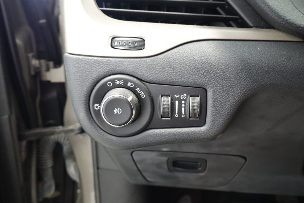 Certified 2016 Jeep Cherokee Latitude w/ Cold Weather Group FWD image 27