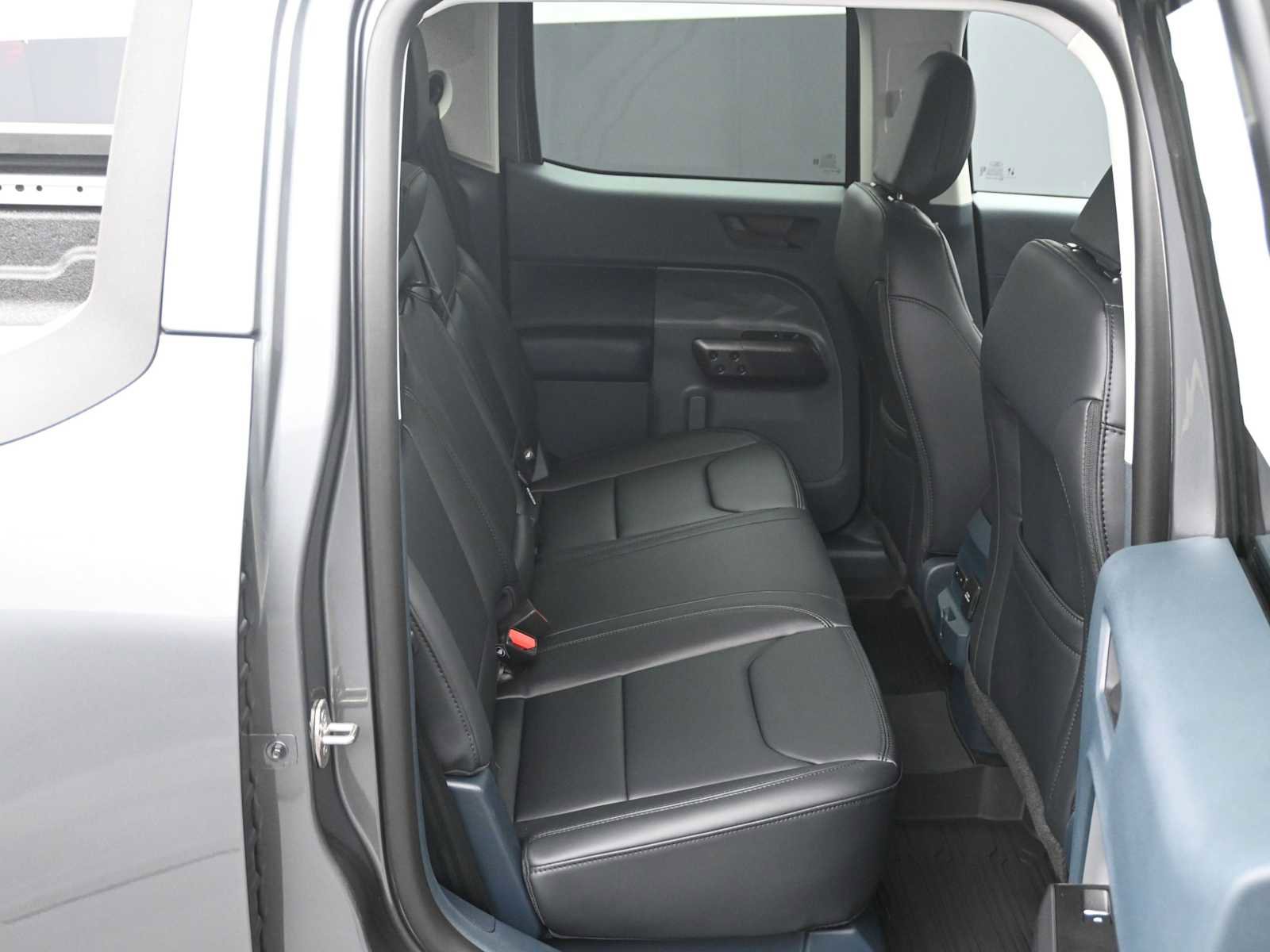 New 2026 Ford Maverick Lariat w/ Black Appearance Package image 11