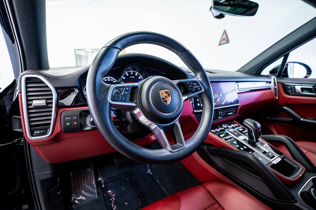 Used 2022 Porsche Cayenne Platinum Edition image 35