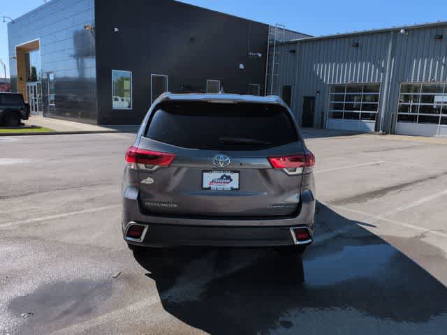 Used 2017 Toyota Highlander Limited Platinum AWD/4WD image 7