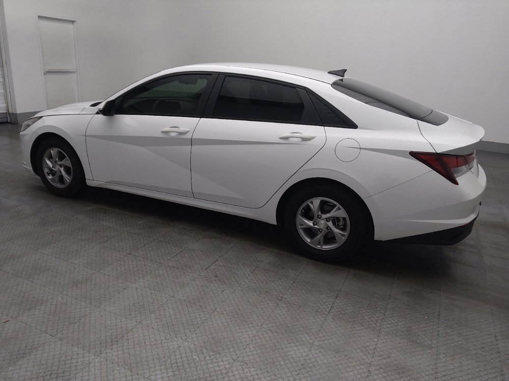 Used 2021 Hyundai Elantra SE image 3