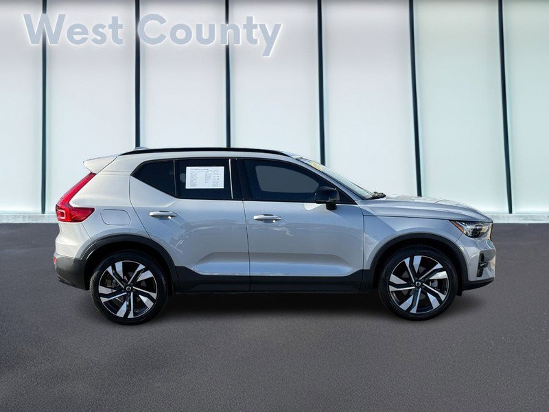 Certified 2023 Volvo XC40 B5 Ultimate w/ Protection Package Premier image 2